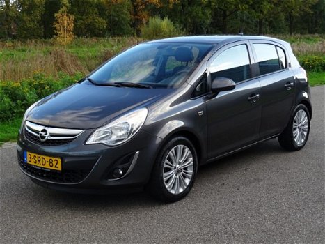 Opel Corsa - 1.4-16V 101pk Cosmo navigatie. lmv. pdc - 1