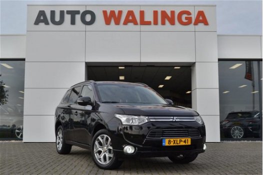 Mitsubishi Outlander - 2.0 PHEV Excl. Btw Executive Edition, Xenon Achteruitrijcamera Navigatie Trek - 1