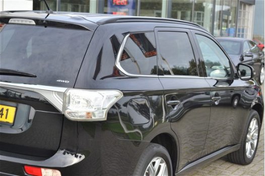 Mitsubishi Outlander - 2.0 PHEV Excl. Btw Executive Edition, Xenon Achteruitrijcamera Navigatie Trek - 1