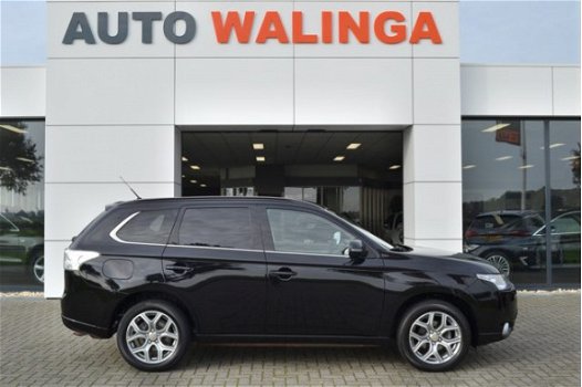 Mitsubishi Outlander - 2.0 PHEV Excl. Btw Executive Edition, Xenon Achteruitrijcamera Navigatie Trek - 1