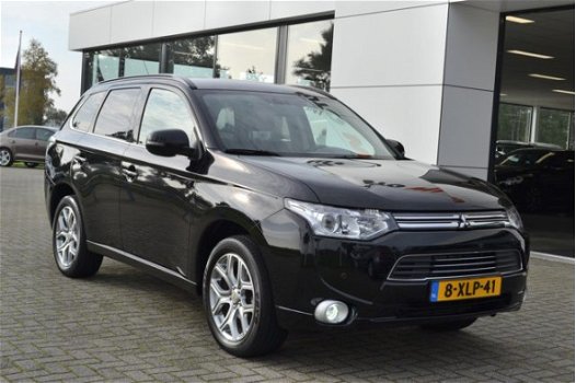 Mitsubishi Outlander - 2.0 PHEV Excl. Btw Executive Edition, Xenon Achteruitrijcamera Navigatie Trek - 1