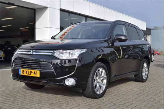 Mitsubishi Outlander - 2.0 PHEV Excl. Btw Executive Edition, Xenon Achteruitrijcamera Navigatie Trek - 1