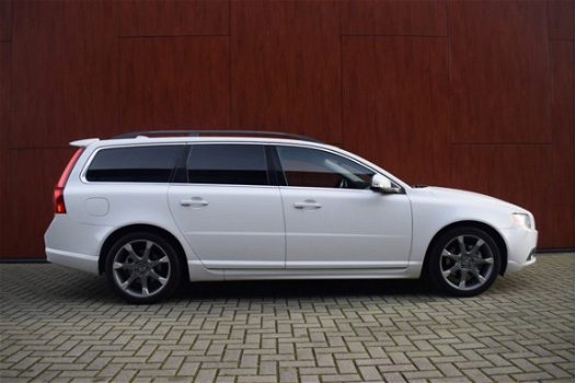 Volvo V70 - 2.5 FT-231PK-Winter Edition-18 Inch-Trekhaak-Nw Distributie - 1