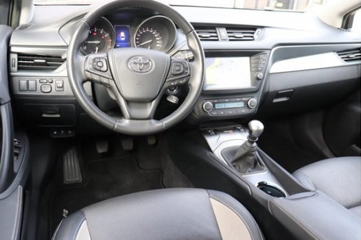 Toyota Avensis Touring Sports - 1.8 VVT-i Business Navigatie-Airco-Parkeercamera - 1