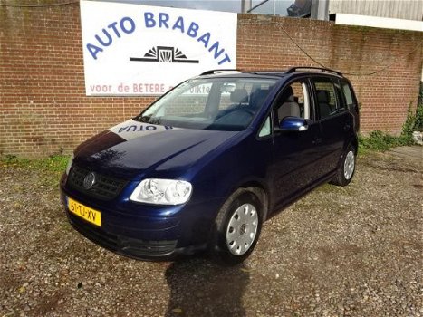 Volkswagen Touran - 1.6-16V FSI Optive I - 1