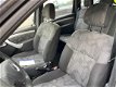 Dacia Logan MCV - 1.6-16V Lauréate Airco, Elektr ramen, NAP, APK - 1 - Thumbnail