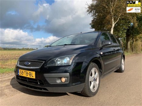 Ford Focus Wagon - 1.6-16V Futura - 1