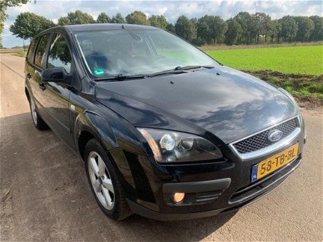 Ford Focus Wagon - 1.6-16V Futura - 1