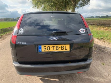 Ford Focus Wagon - 1.6-16V Futura - 1