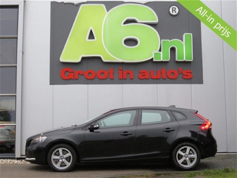 Volvo V40 - 2.0 D4 Kinetic Business Nieuwe D-riem Trekhaak Navi Clima PDC Bluetooth Cruise - 1