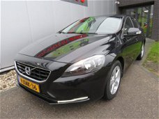 Volvo V40 - 2.0 D4 Kinetic Business Nieuwe D-riem Trekhaak Navi Clima PDC Bluetooth Cruise