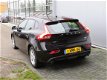 Volvo V40 - 2.0 D4 Kinetic Business Nieuwe D-riem Trekhaak Navi Clima PDC Bluetooth Cruise - 1 - Thumbnail