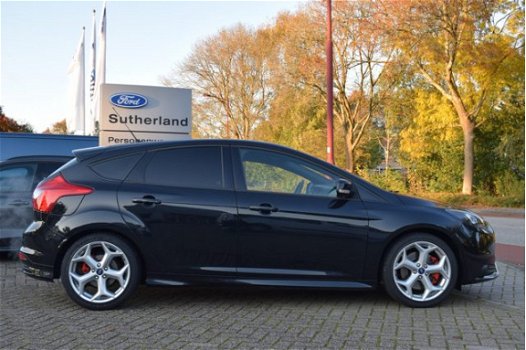 Ford Focus - 2.0 EcoBoost ST-2 250PK | 61DKM | Schuifdak | Recaro | 18 Inch | SONY audio - 1