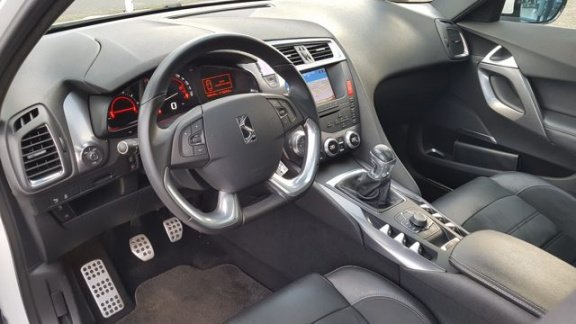 Citroën DS5 - 1.6 Turbo 200PK So Chic Navigatie | Panormadak | Trekhaak | 19'' LMV - 1