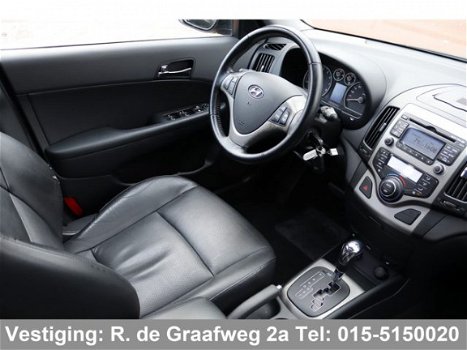 Hyundai i30 CW - 1.6i i-Catcher Automaat | Navigatie | Trekhaak | Leder | Schuif-/kanteldak | Parkee - 1