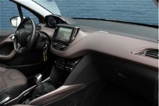 Peugeot 2008 - 1.6 VTi 120pk Féline | Navigatie | Panoramadak | 17" Inch |