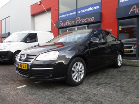 Volkswagen Jetta - 1.6 FSI Trendline + Airco + 6-versn. + Cruise + Nieuwe APK - 1