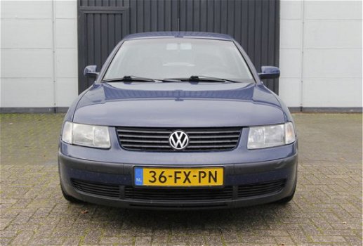 Volkswagen Passat - 1.8-5V Comfortline EXPORT - 1