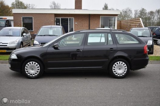 Skoda Octavia Combi - 2.0 TDI Elegance, Leer, Automaat, Export - 1