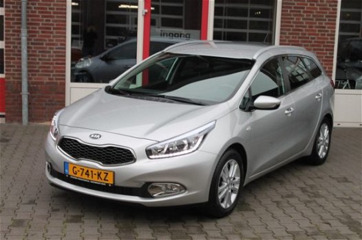 Kia Cee'd - Ceed 1.6 GDI, Navigatie, Camera, Stoelverwarming - 1