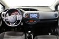Toyota Yaris - 1.0 VVT-i Trend NAVIGATIE + LM VELGEN + CLIMA - 1 - Thumbnail