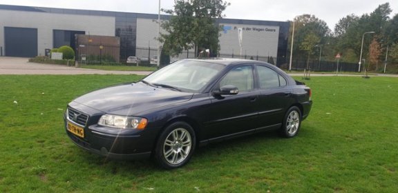 Volvo S60 - 2.4 Edition II Automaat dealer onderhouden leerbekeleding stoelverwarming airco cv op af - 1