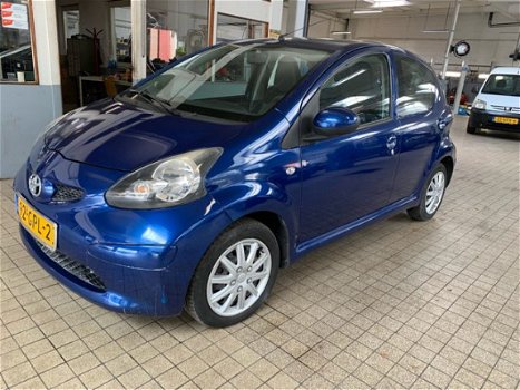 Toyota Aygo - 1.0-12V + - 1