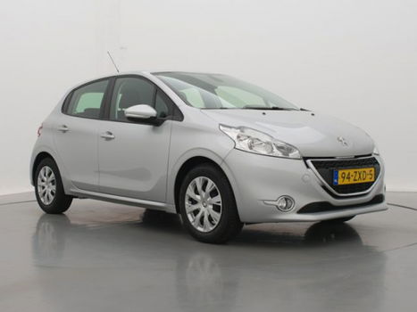 Peugeot 208 - 1.2 82pk Envy | Navigatie | Parkeersensoren | Climate Control | - 1