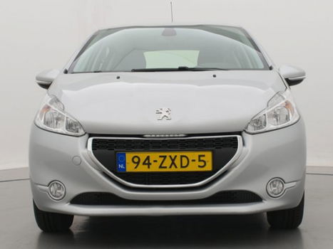 Peugeot 208 - 1.2 82pk Envy | Navigatie | Parkeersensoren | Climate Control | - 1