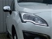 Peugeot 3008 - 2.0 HDi HYbrid4 Automaat//LED/Navi /Afn trekhaak/NL Auto/100% onderhouden - 1 - Thumbnail