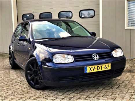 Volkswagen Golf - 1.4 16V - 1