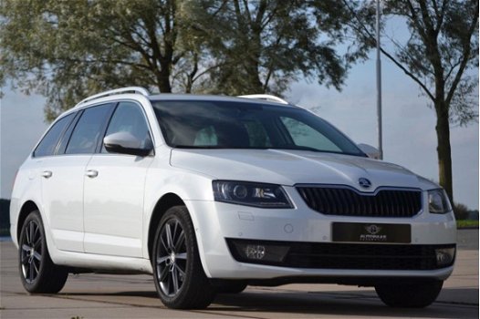 Skoda Octavia Combi - 1.2 TSI Greentech Style Businessline DSG | XENON | TOUCH NAVI | KEYLESS | BTW - 1