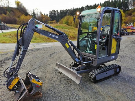 Volvo EC18D minigraver met aanhangwagen & 3 emmers - 1