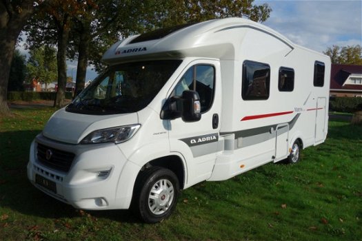 Adria Matrix 670 SL Enkele Bedden Garage Hefbed 2016 - 4