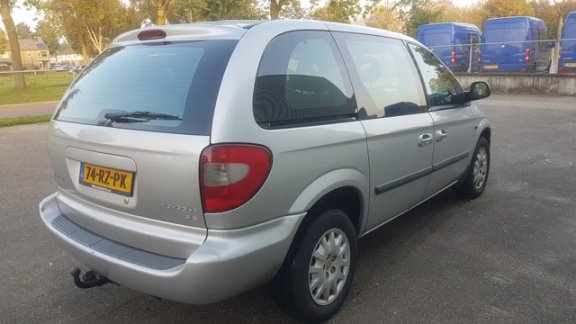 Chrysler Voyager - 3.3i V6 SE Luxe - 1