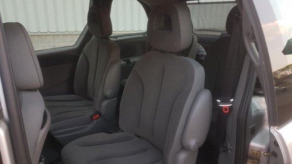 Chrysler Voyager - 3.3i V6 SE Luxe - 1