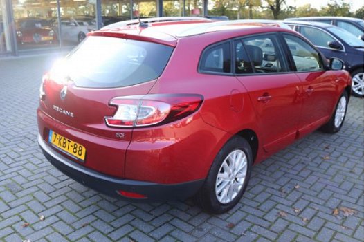 Renault Mégane Estate - 1.5 dCi Bose 50 procent deal 3.475, - ACTIE LED / Clima / Navi / Bluetooth / - 1