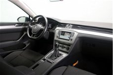 Volkswagen Passat Variant - 1.4 TSI 125pk Business Edition Navigatie Parkeersensoren Climate 200x Vw