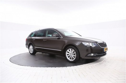 Skoda Superb Combi - 1.6 TDI Champs Elysees Alle opties Volleder, Navigatie, Xenon, Panoramadak, Air - 1