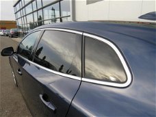 Volvo V40 - 2.0 D4 Summum Business Leder Stoelverw Navi Clima Bluetooth Cruise PDC