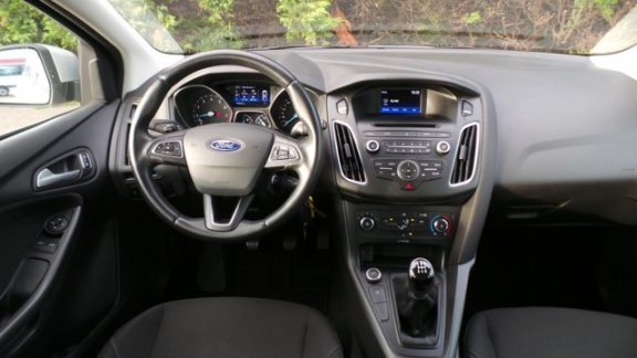 Ford Focus - 5-DEURS 1.0 EcoBoost 100pk Ambiente, AIRCO, START/STOP - 1