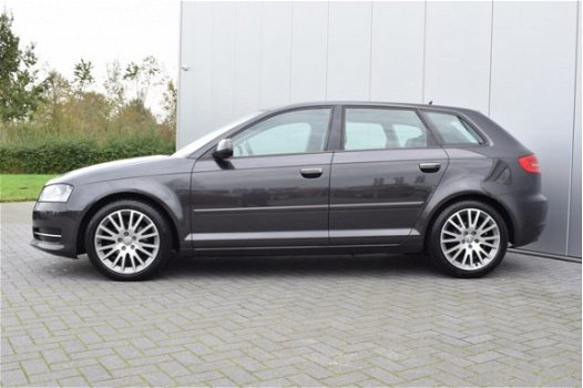 Audi A3 Sportback - 1.6 TDI Attraction 102 gram Navi Sportstoelen/leer/stoelverwarming - 1