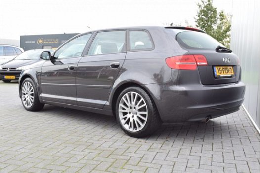 Audi A3 Sportback - 1.6 TDI Attraction 102 gram Navi Sportstoelen/leer/stoelverwarming - 1