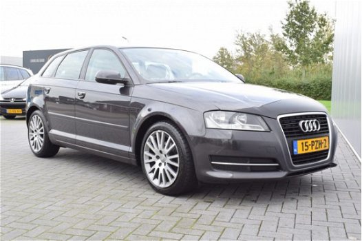 Audi A3 Sportback - 1.6 TDI Attraction 102 gram Navi Sportstoelen/leer/stoelverwarming - 1