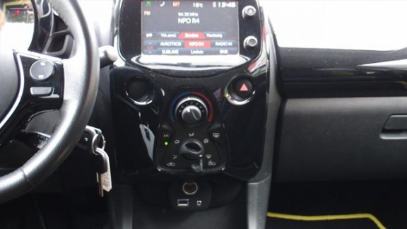 Toyota Aygo - 5DRS X-CITE NAVI NL-AUTO LM-VELGEN - 1