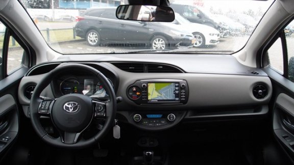 Toyota Yaris - 1.5 HYBRID CRUISE NAVI NL-AUTO - 1