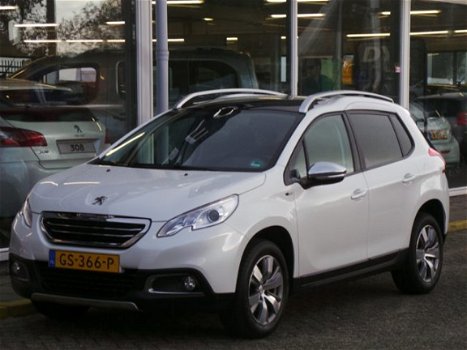 Peugeot 2008 - 1.2 PureTech 110pk Style *Navigatie / Panoramadak - 1