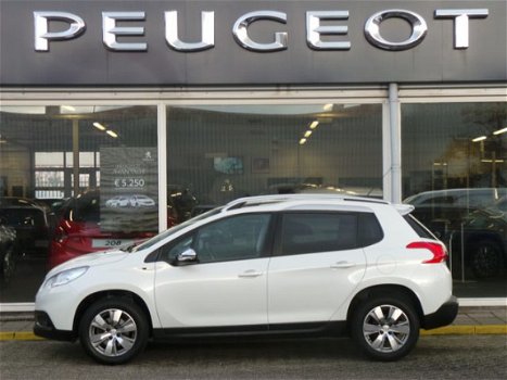 Peugeot 2008 - 1.2 PureTech 110pk Style *Navigatie / Panoramadak - 1