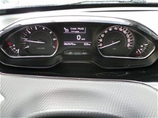 Peugeot 2008 - 1.2 PureTech 110pk Style *Navigatie / Panoramadak