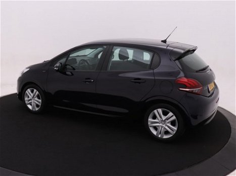 Peugeot 208 - 1.2 PureTech Signature 82 pk | navigatie | airco | NEFKENS DEAL | - 1